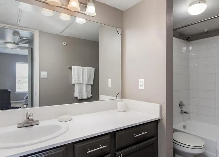 Landing Modern With Amazing Amenities *