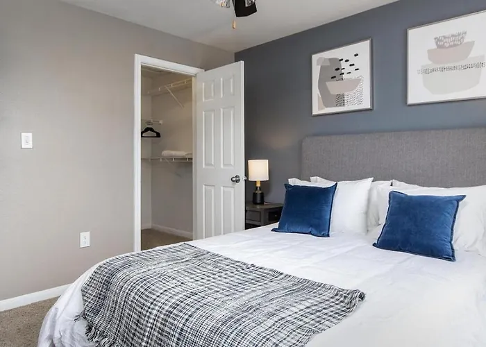 Apartment Landing Modern With Amazing Amenities