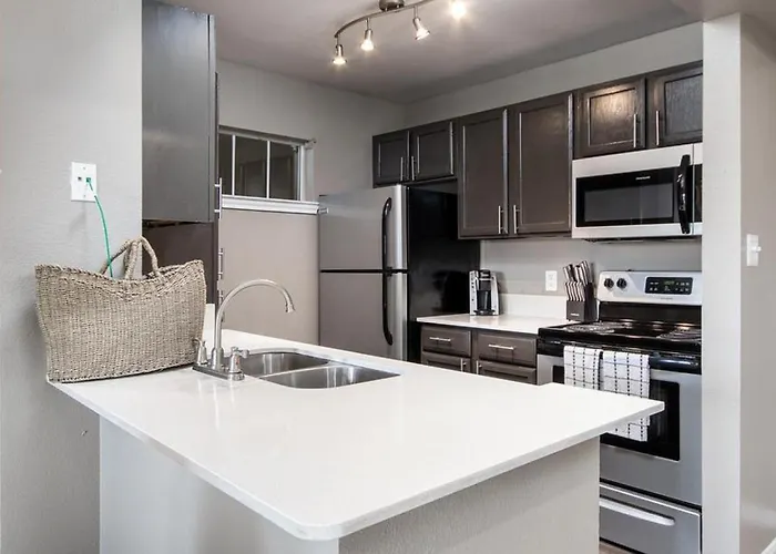 Landing Modern With Amazing Amenities Round Rock