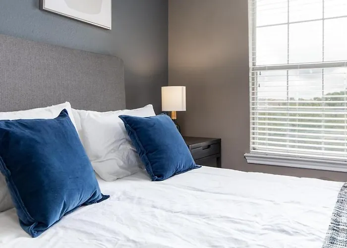 Landing Modern With Amazing Amenities