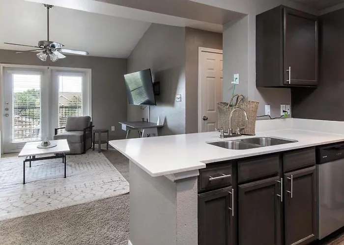 Landing Modern With Amazing Amenities Apartment